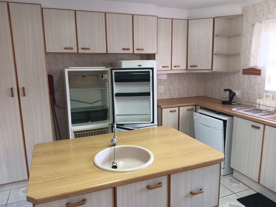 To Let 2 Bedroom Property for Rent in Hersham Western Cape